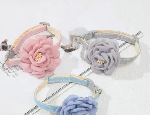 Collar de gato con hebilla de seguridad ajustable con linda flor